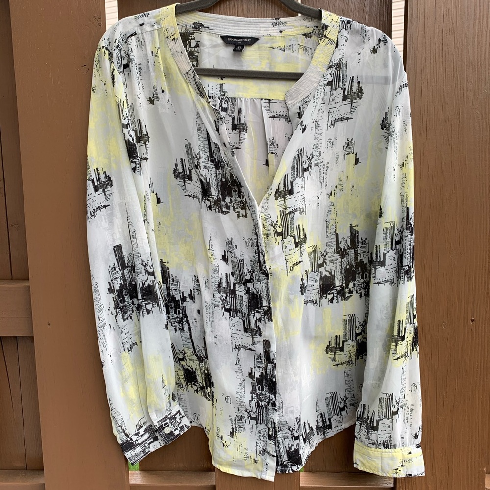BANANA REPUBLIC city scene print blouse